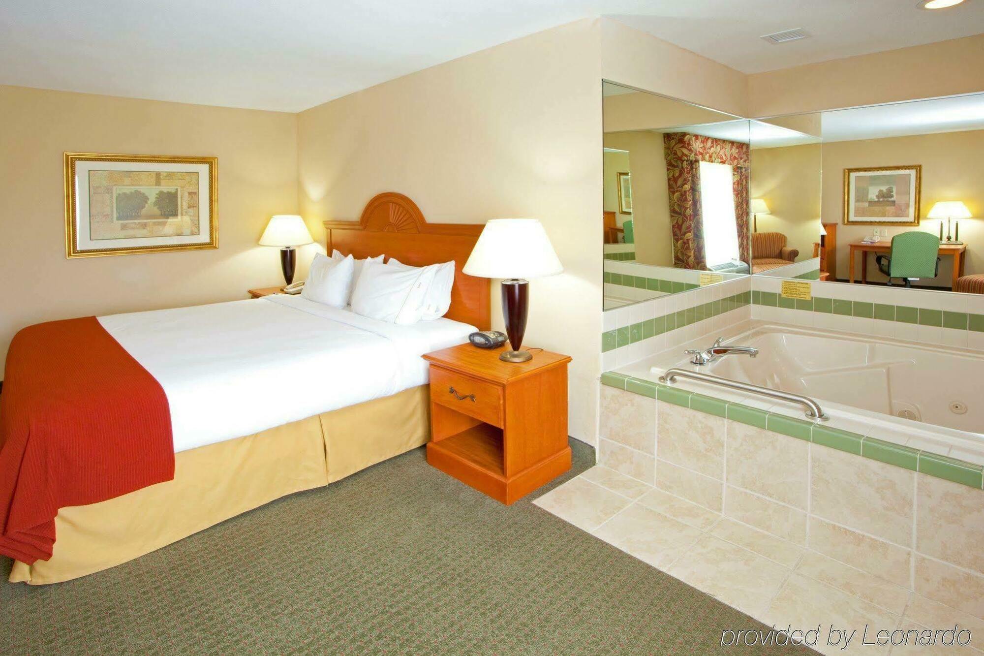פארקרסבורג Holiday Inn Express Mineral Wells By Ihg מראה חיצוני תמונה